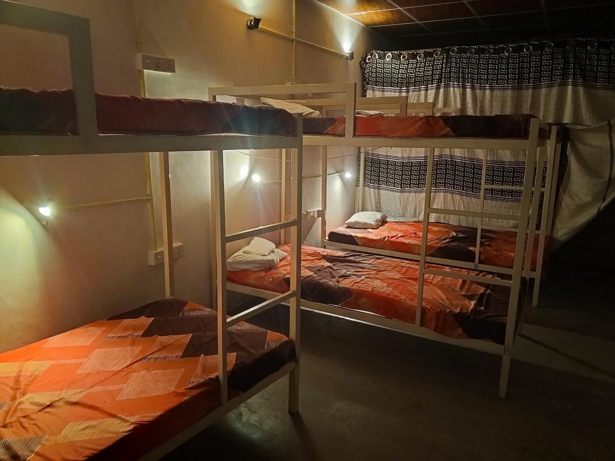 Surfing Lion Hostel Аругам Экстерьер фото