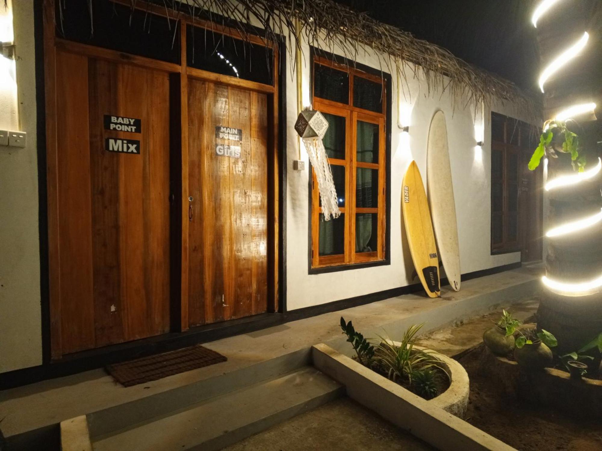 Surfing Lion Hostel Аругам Экстерьер фото