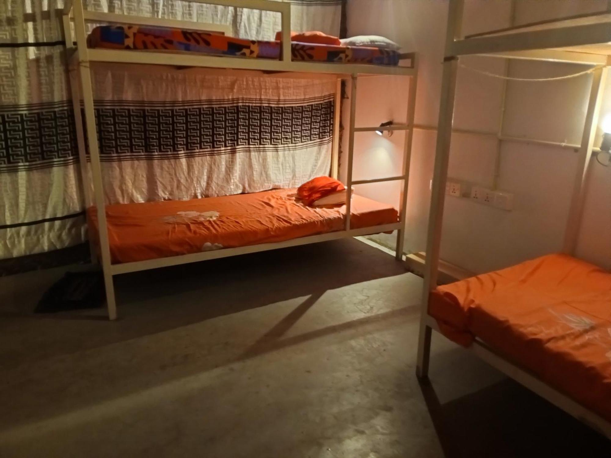 Surfing Lion Hostel Аругам Экстерьер фото