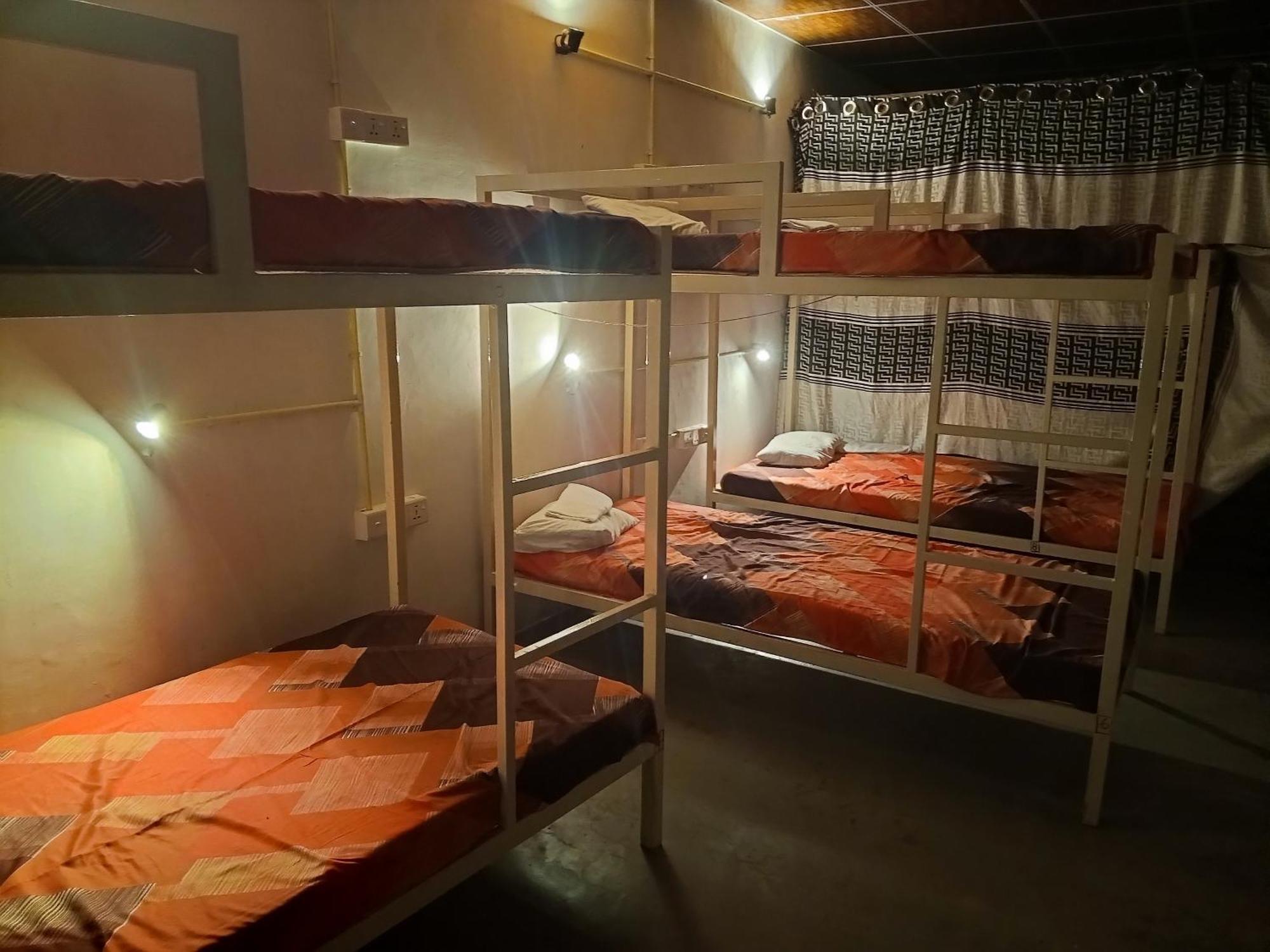 Surfing Lion Hostel Аругам Экстерьер фото