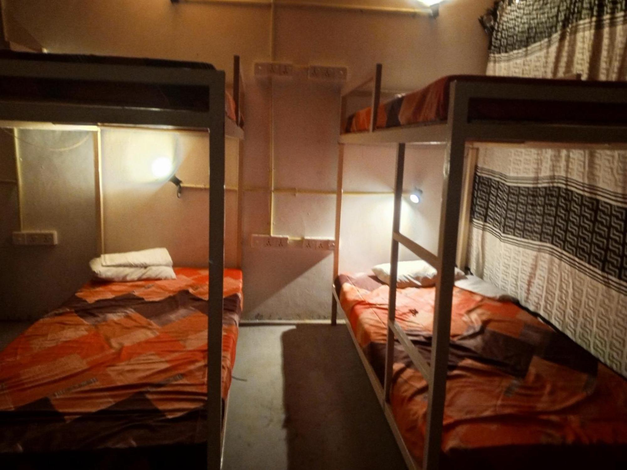 Surfing Lion Hostel Аругам Экстерьер фото