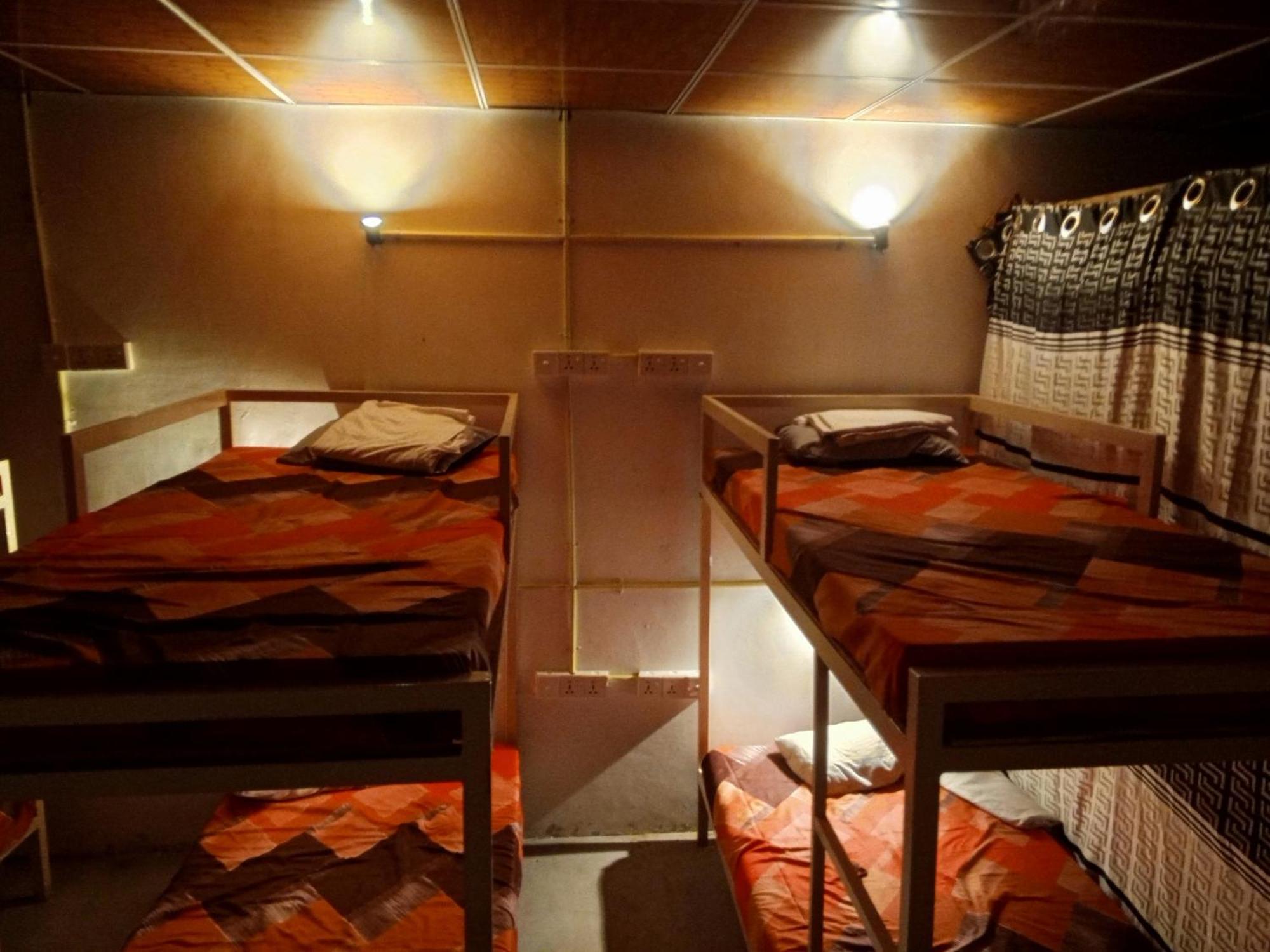 Surfing Lion Hostel Аругам Экстерьер фото
