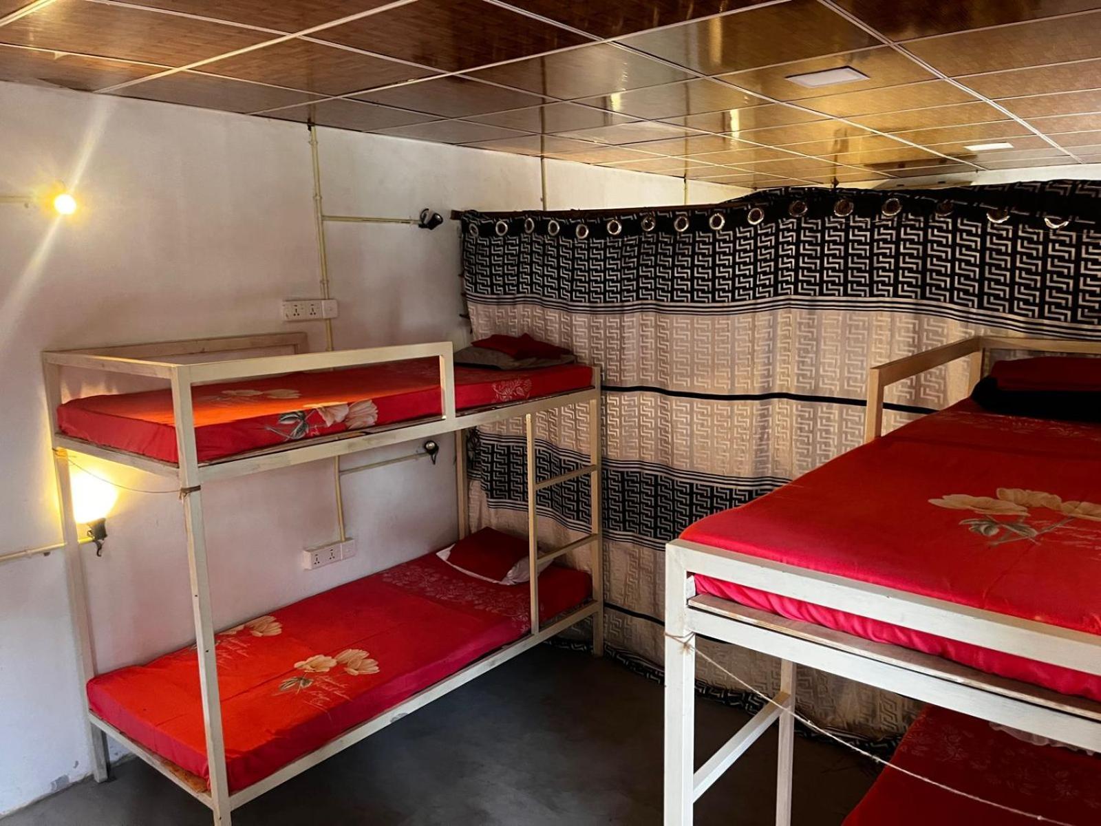 Surfing Lion Hostel Аругам Экстерьер фото