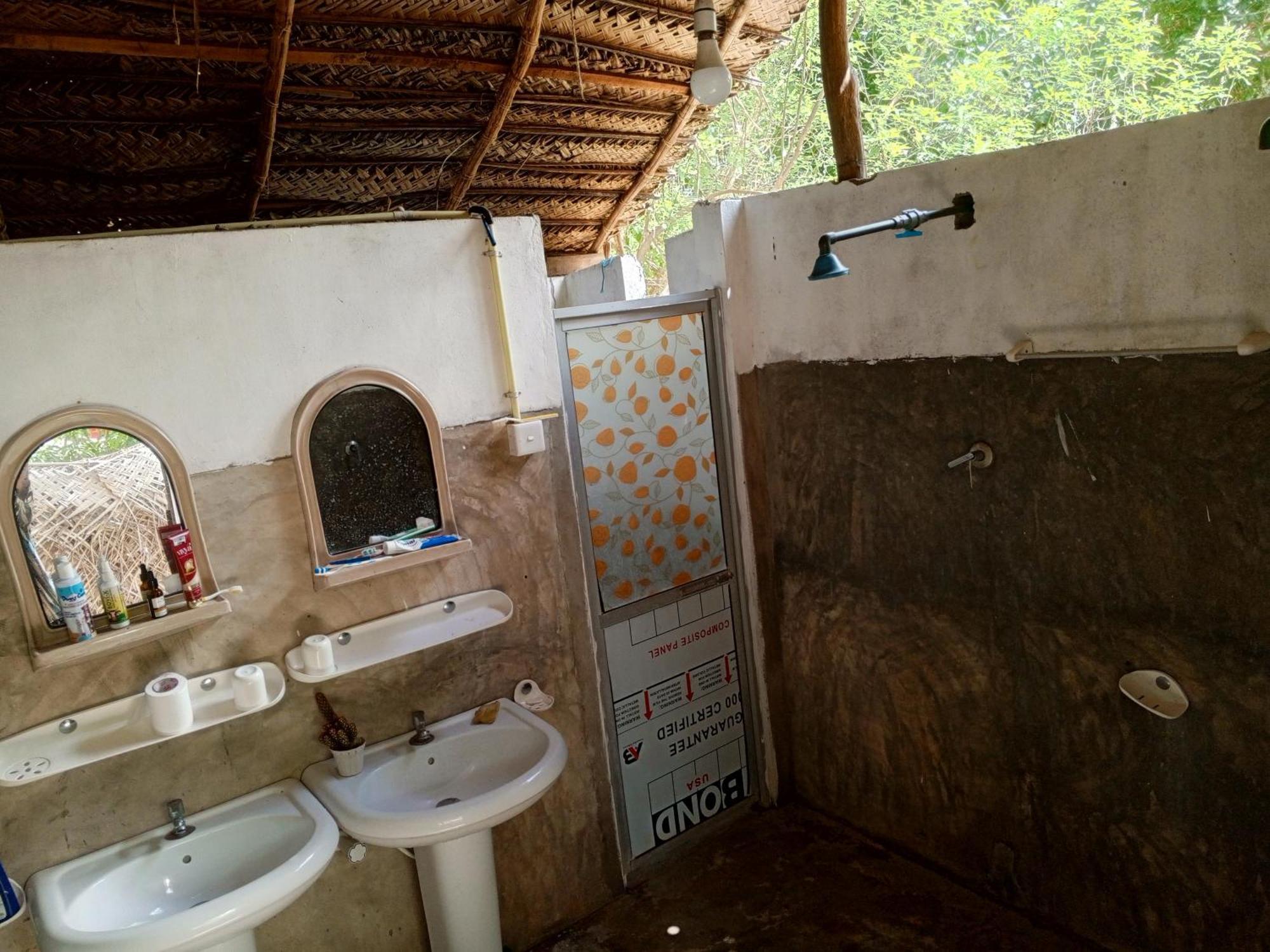 Surfing Lion Hostel Аругам Экстерьер фото